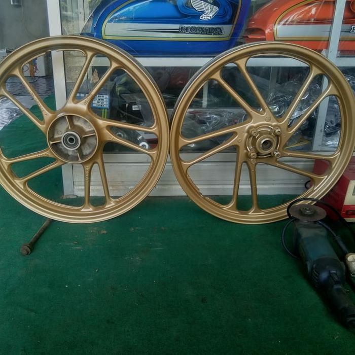 pelek honda cs one