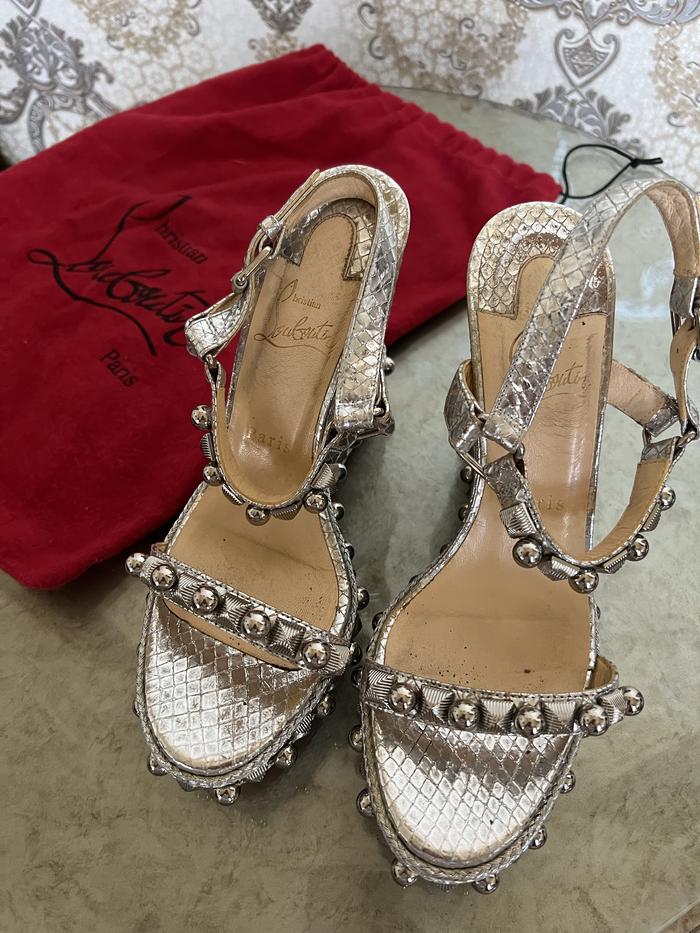 Pre-owned Christian Loubotin Cataclou Wedges