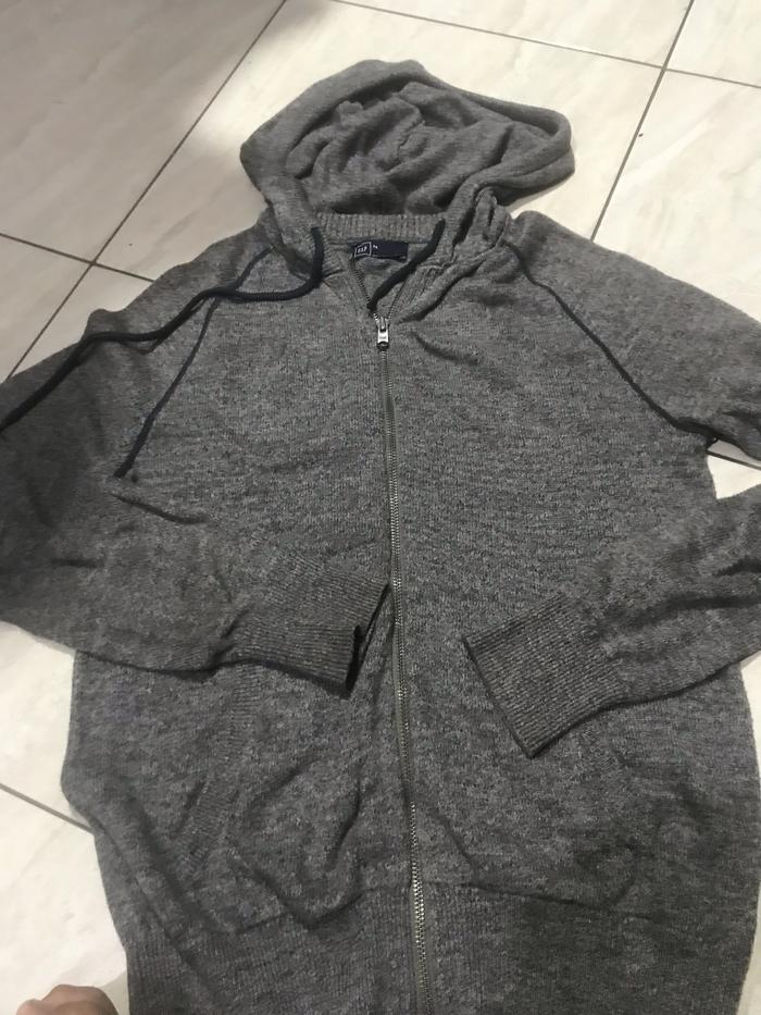 Switer gap full zip size xs bekas