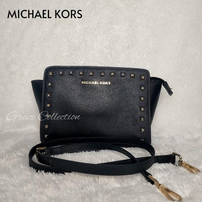 TAS WANITA BRANDED ORIGINAL - MK SELMA STUD MESSENGER BLACK SAFFIANO