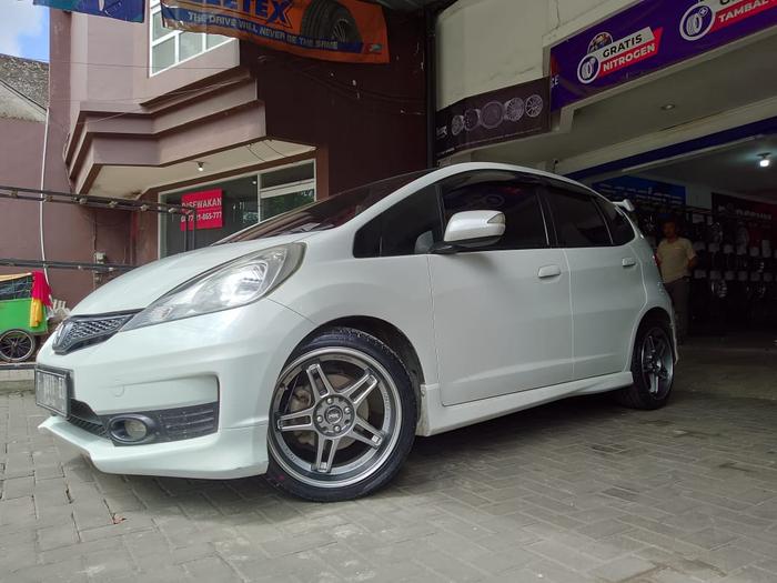 modifikasi velg mobil honda freed pakai velg hsr ring 16
