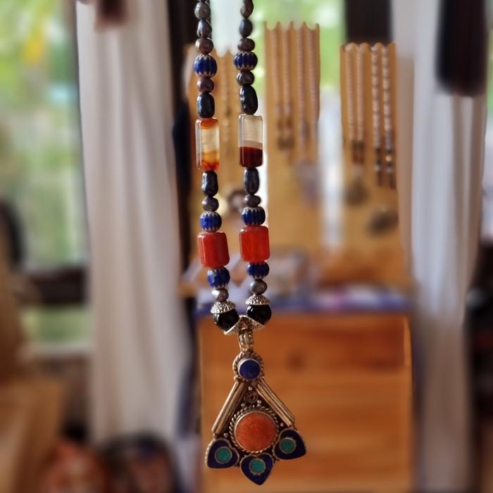 kalung mutiara etnik dengan leontin Nepal 3