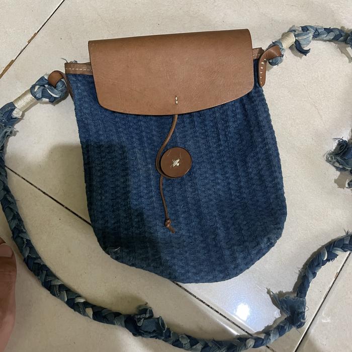 Kana sling bag revolt industry like new rare tas selempang bukan voyej
