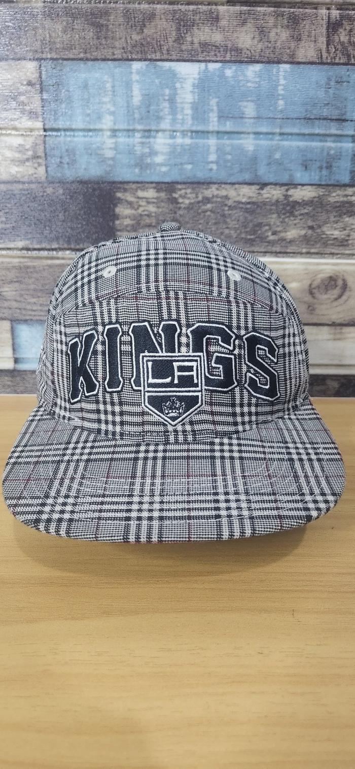 Topi LA Kings NHL Team Six Panel Forty Seven Brand ( OSFM )