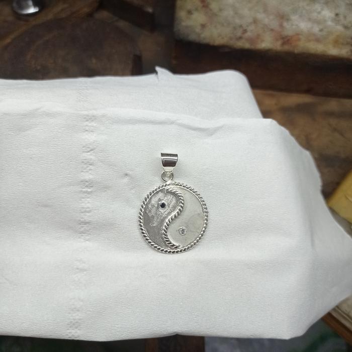 liontin Ying yang perak murni