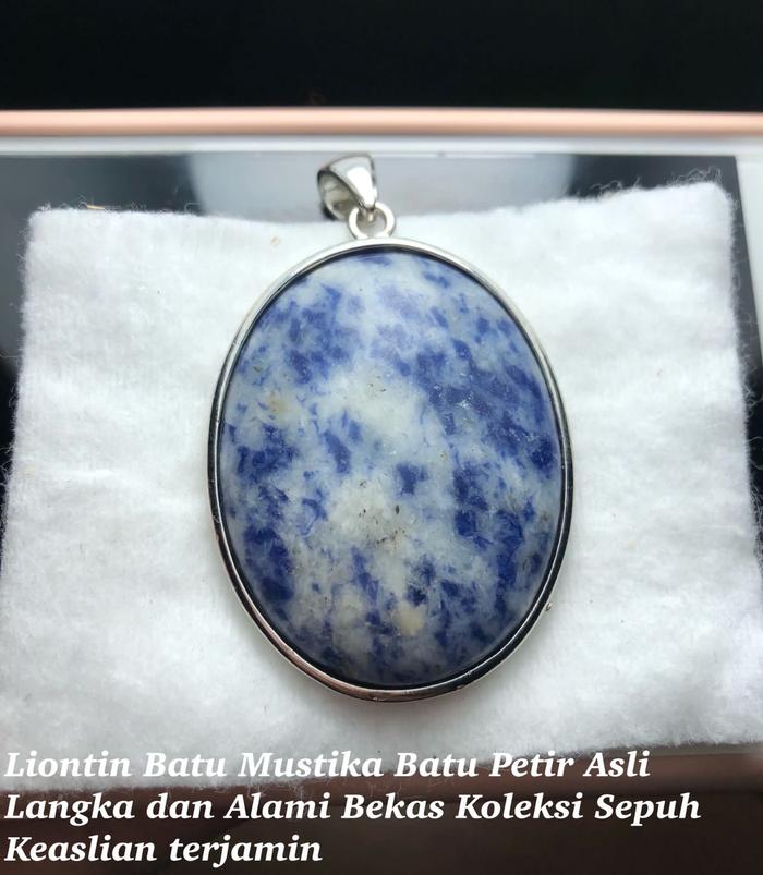 Liontin Batu Petir Biru Awan Asli