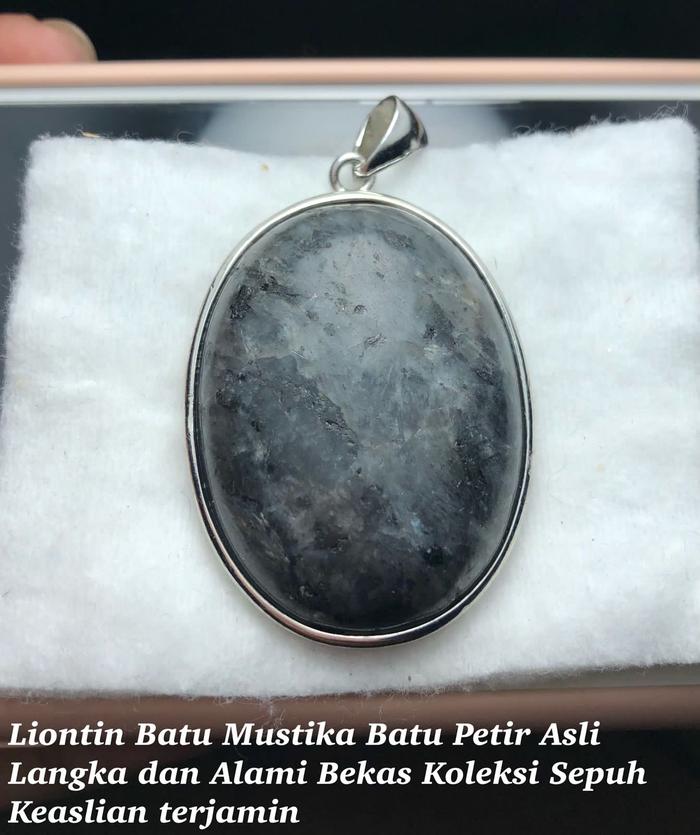 Liontin Batu Petir Hitam Asli