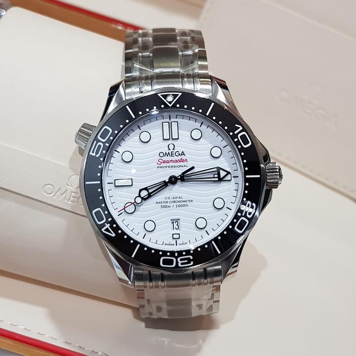 (SOLD) Omega Seamaster 300m White Dial
