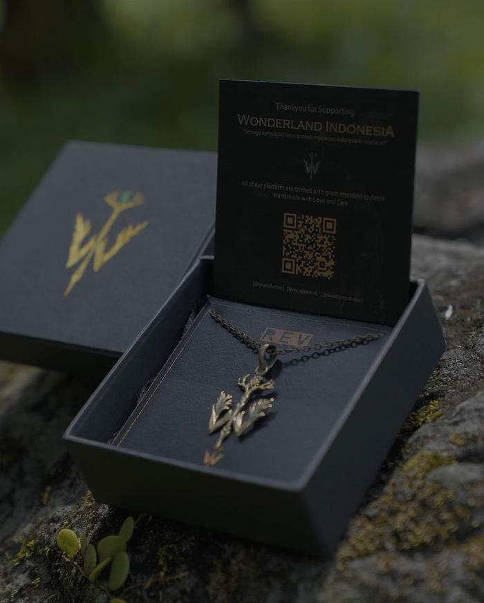 Wonderland Indonesia Brass Necklace