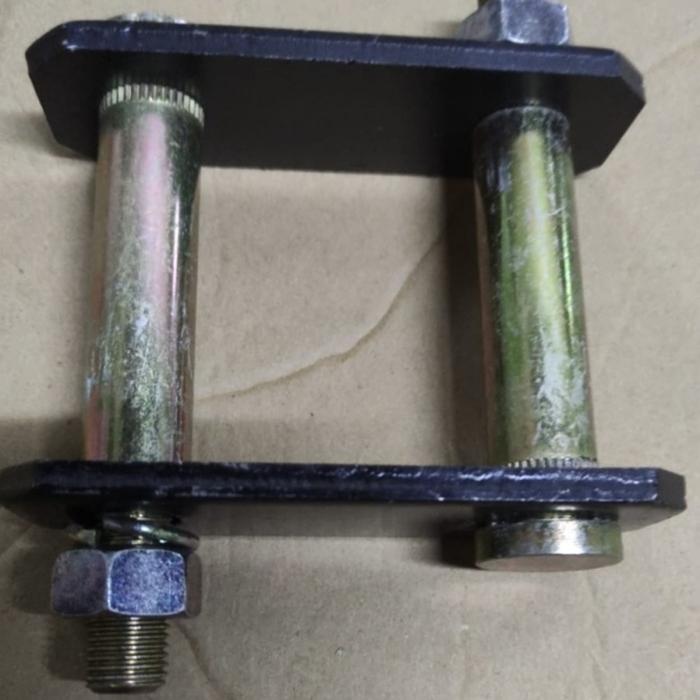 Anting per belakang Isuzu Trooper.