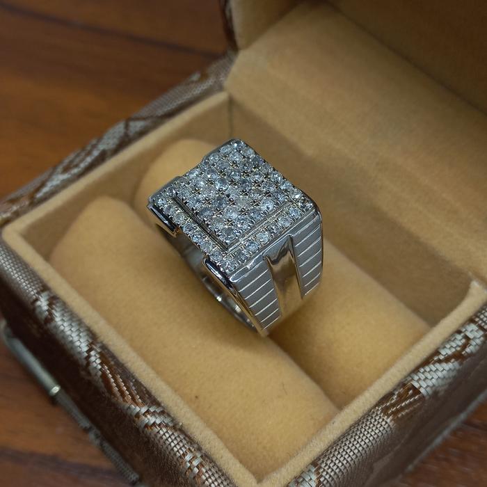 Cincin Berlian perak pria mewah