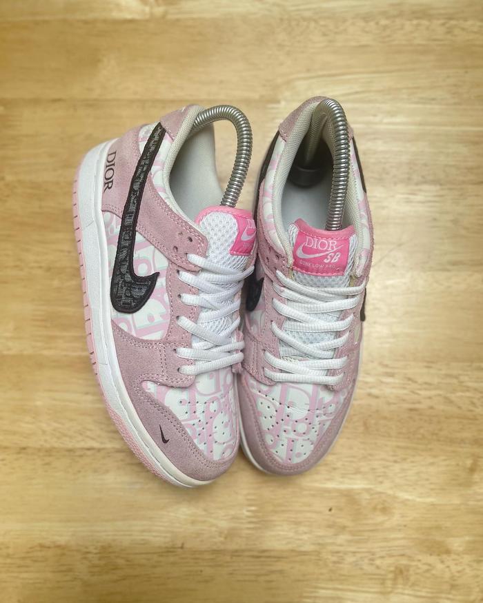 Preloved/bekas Nike SB Dunk Low Pro "pink/white obliquexD1or size 36