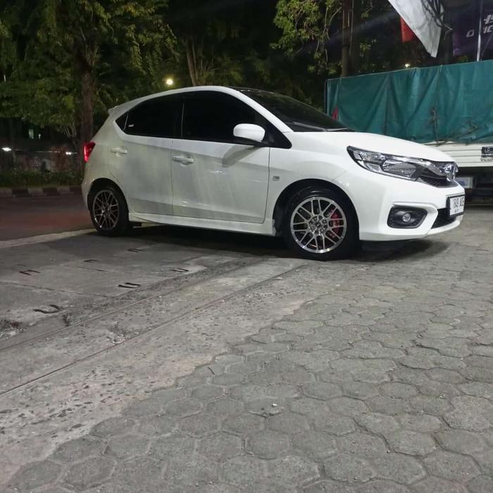 tampilan keren honda brio pakai velg hsr ring 15 rais 1
