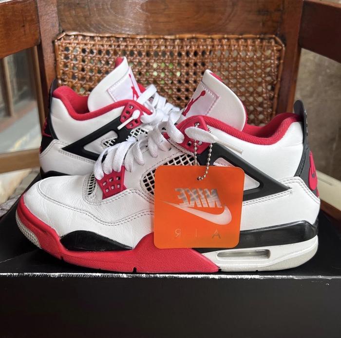 AIR JORDAN 4 RETRO FIRE RED ORIGINAL AUTHENTIC SNEAKERS 100%