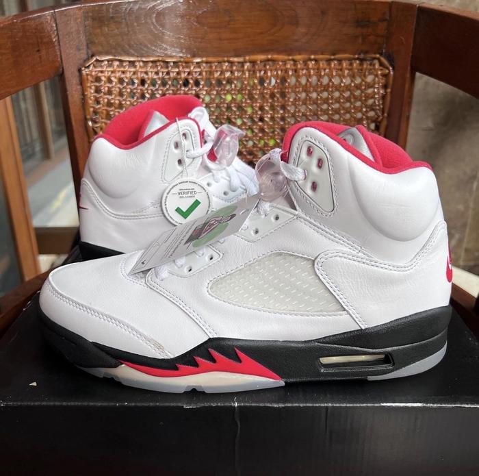 AIR JORDAN 5 RETRO FIRE RED ORIGINAL AUTHENTIC SNEAKERS 100%