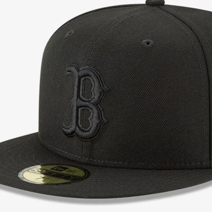 New Era 59fifty Boston Blackout not snapback