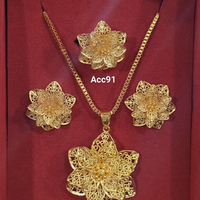set perhiasan Kendari Besar warna emas mewah