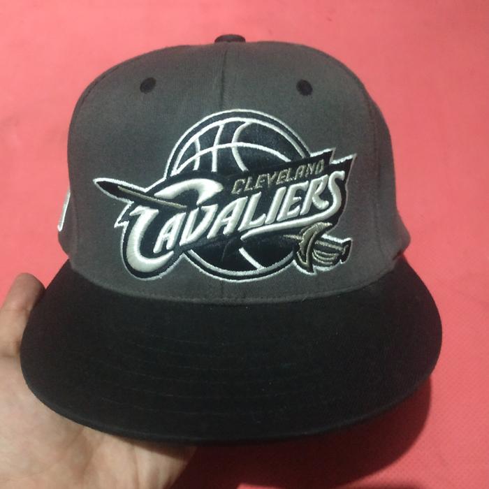 Thrifting Topi Snapback NBA Cleveland Cavaliers