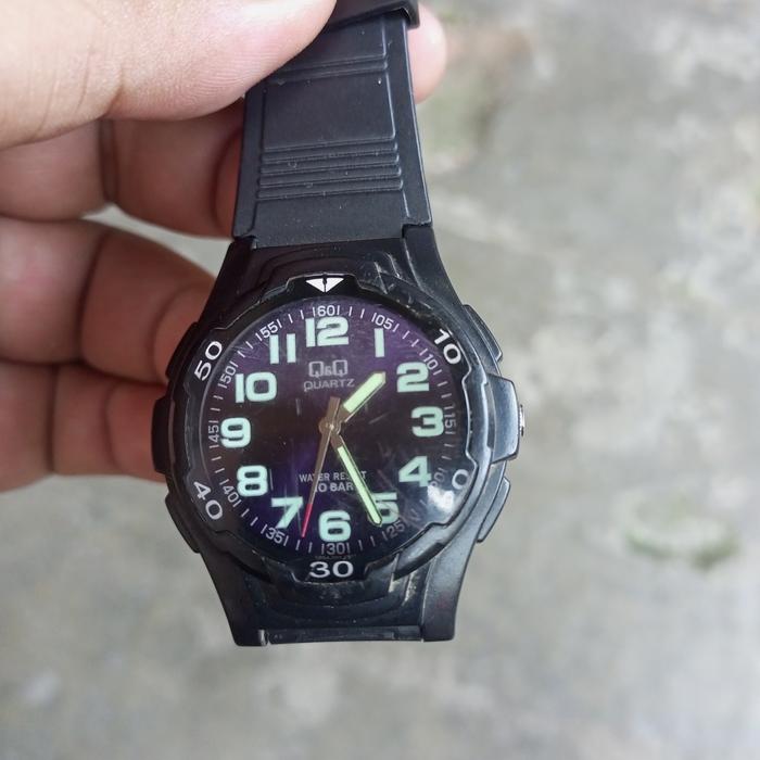 QnQ Sport. Vintage watch 90s. Lume terang