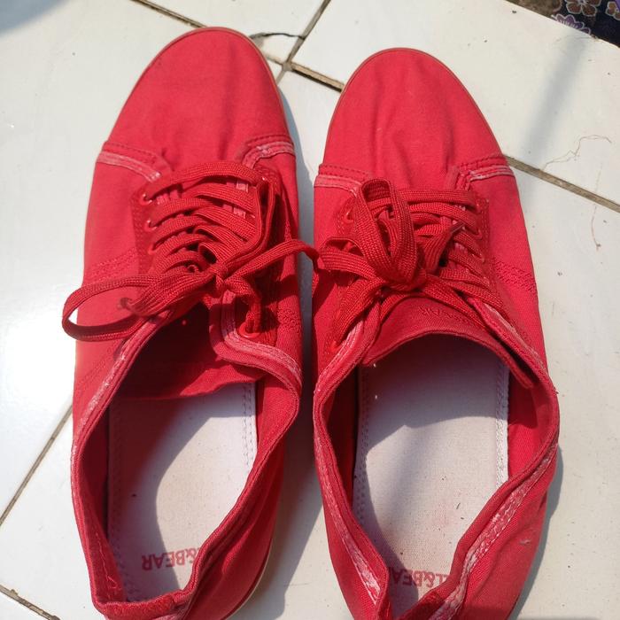 sepatu pull and bear