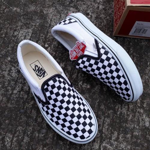 SEPATU VANS SLIP ON CHECKERBOARD MOTIF CATUR HITAM PUTIH