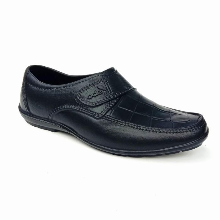 sepatu ode hitam