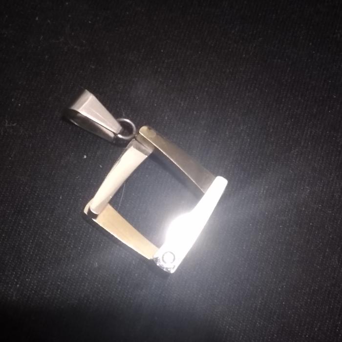 Mainan Kalung titanium Segiempat