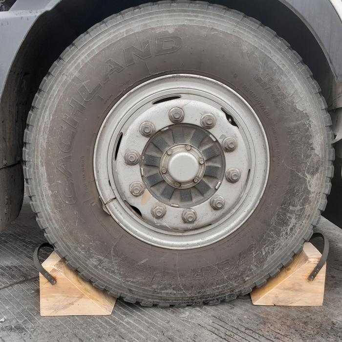 ganjalan ban stoper ban truk ganjalan ban bahan kayu Tire
