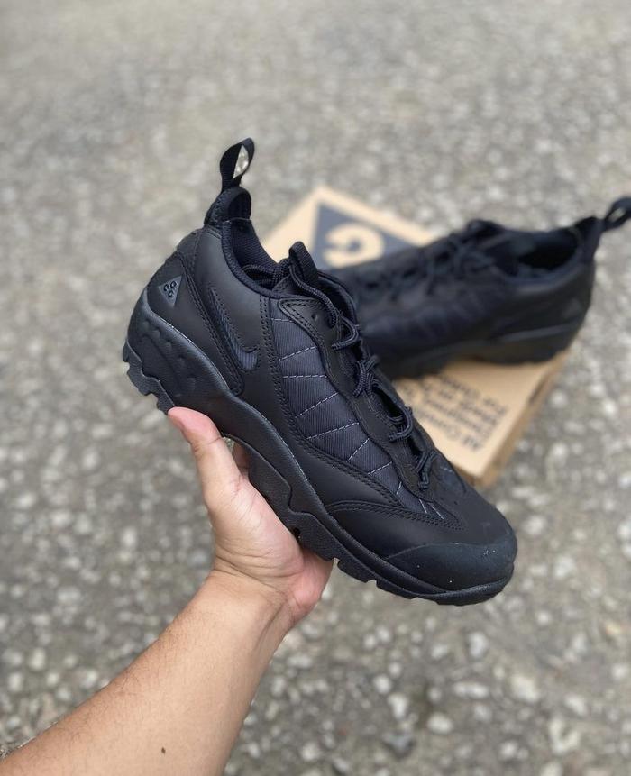Nike ACG air mada triple black o