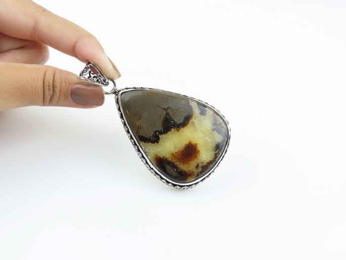 Liontin Jumbo Perak 925 dengan Permata Natural Septarian