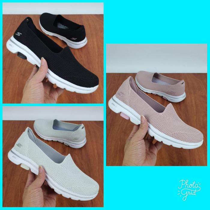Skechers GoWalk 5 Blessed Women, Sepatu wanita Slip On Simple