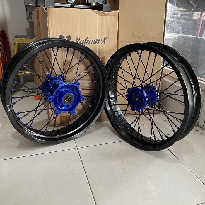 Wheelset Supermoto Yamaha WR155 Delkevic Jari-jari Roz Tromol Scarlet