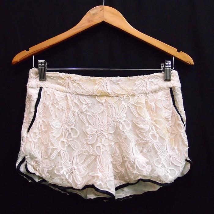 CG433 SIZE M SOFT CREAM LACE HOTPANTS IMPORT MURAH SECOND PRELOVED
