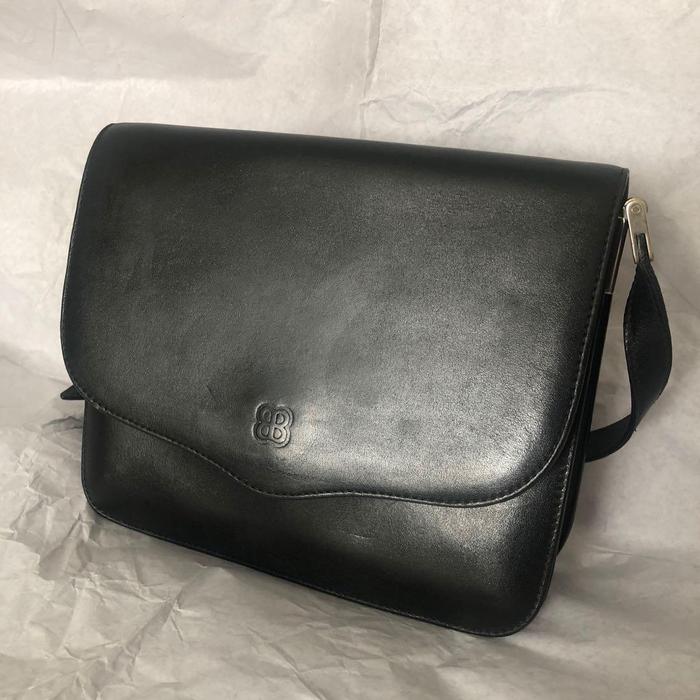 tas Balenciaga vintage leather sling bag black preloved