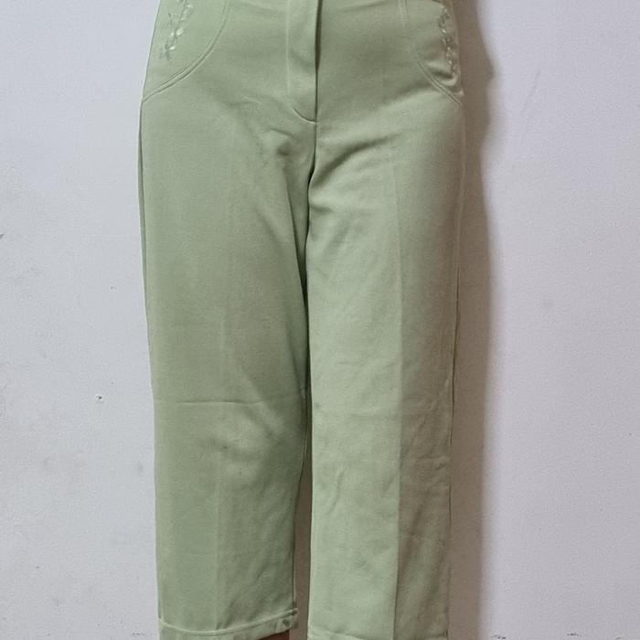 Celana Wanita 3/4 Bahan Halus Import