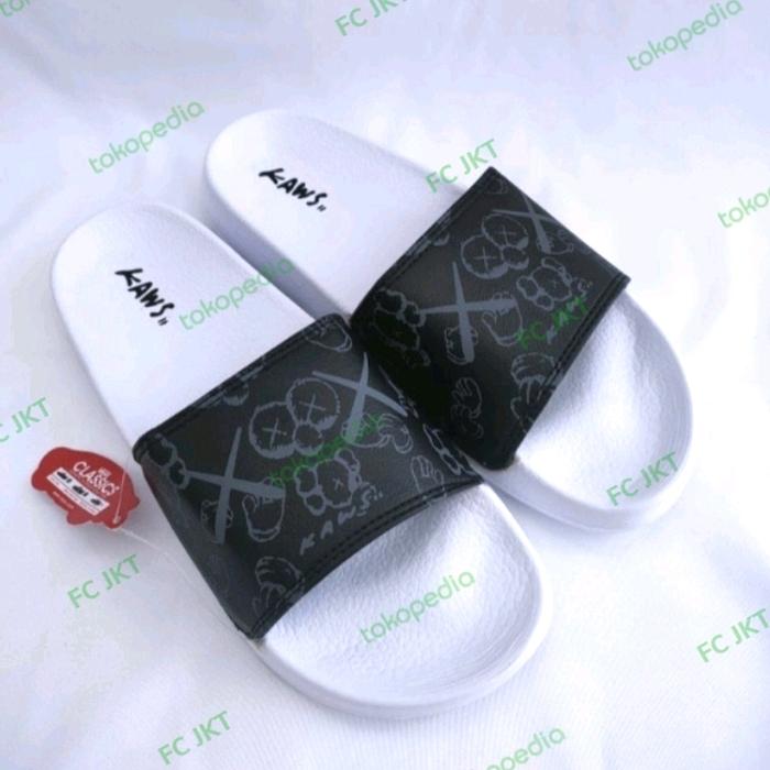 Sandal slippers Vans Kaws Pria-Wanita Original Terlaris