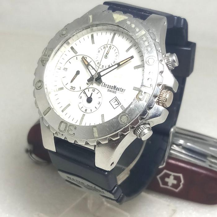 CHRONOMASTER C1002MC. Chronograph. Warna Putih Lume Terang.