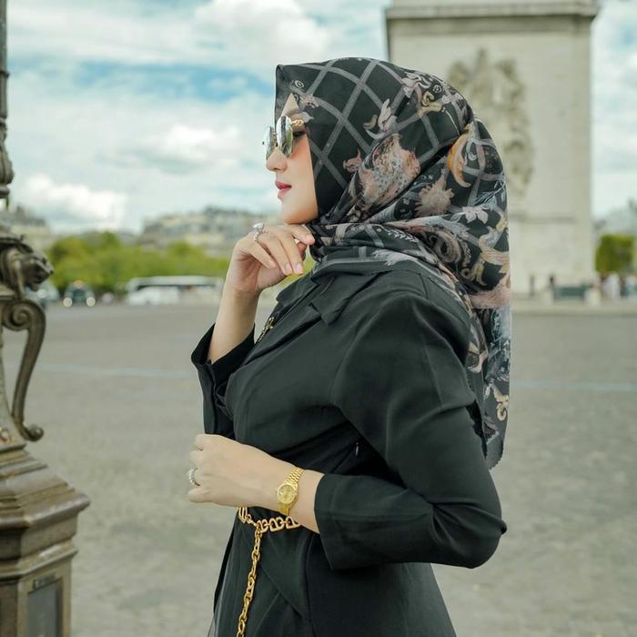 Noir Blanc Buttonscarves X Dian pelangi AUTOGRAPH SERIES