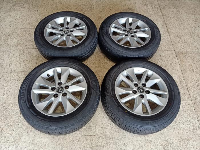 VELG MOBIL BEKAS STANDART INNOVA REBORN RING 16X6 PCD 5X114 ET30+BAN
