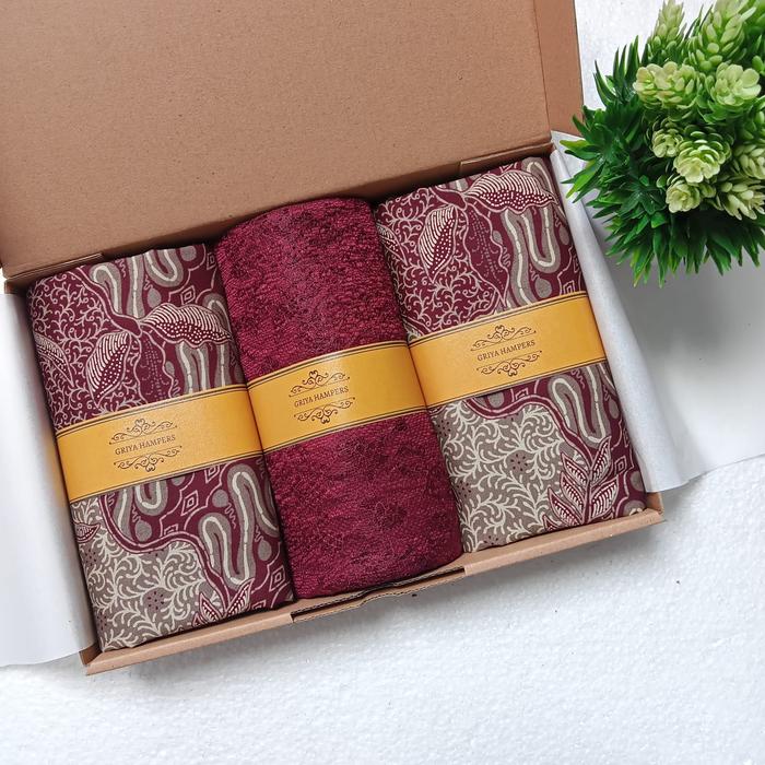 KADO NIKAHAN / KADO PERNIKAHAN KAIN BATIK SARIMBIT + BROKAT