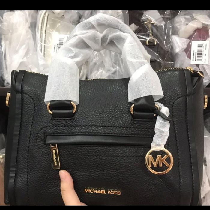 michael kors carine satchel medium black