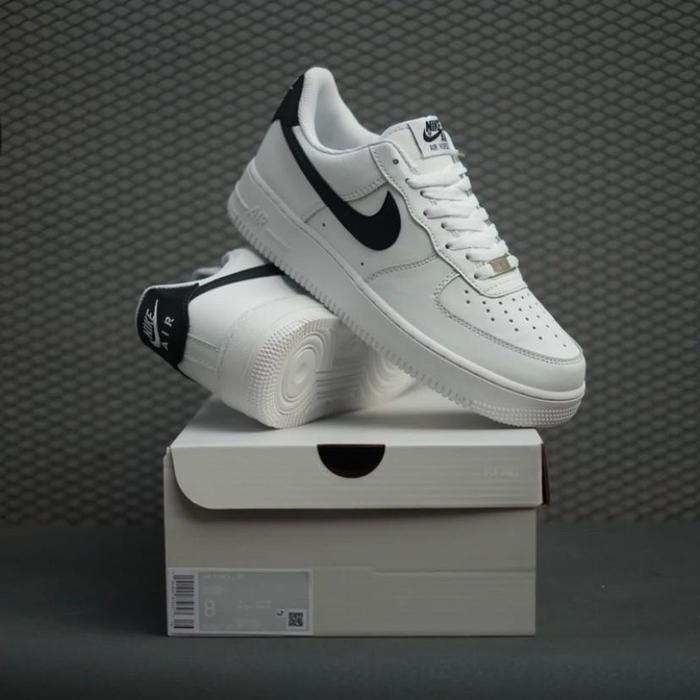 NIKE AIRFORCE 1 WHITE BLACK