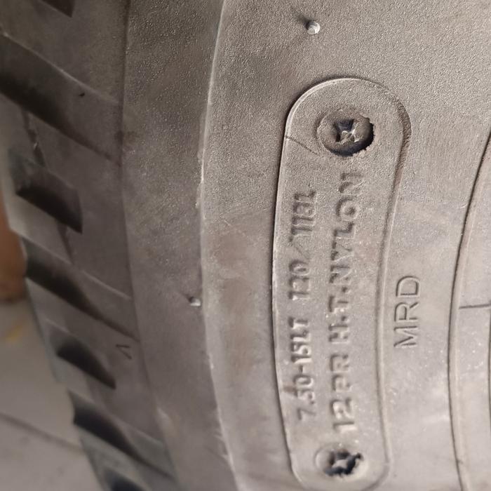 Ban Bekas Mobil Truk Engkel