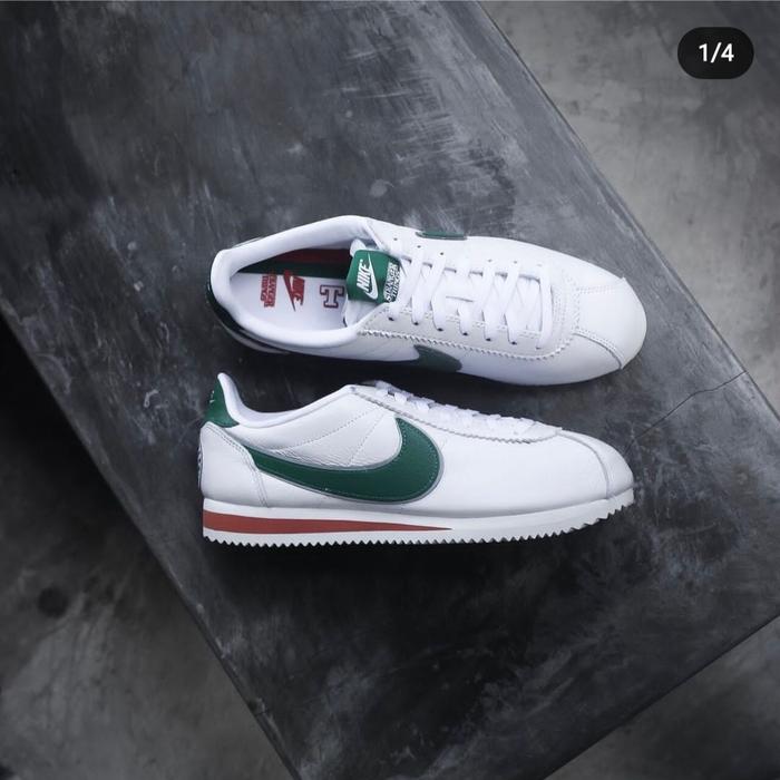 Nike x stranger Things Cortez Hawkins High School original.