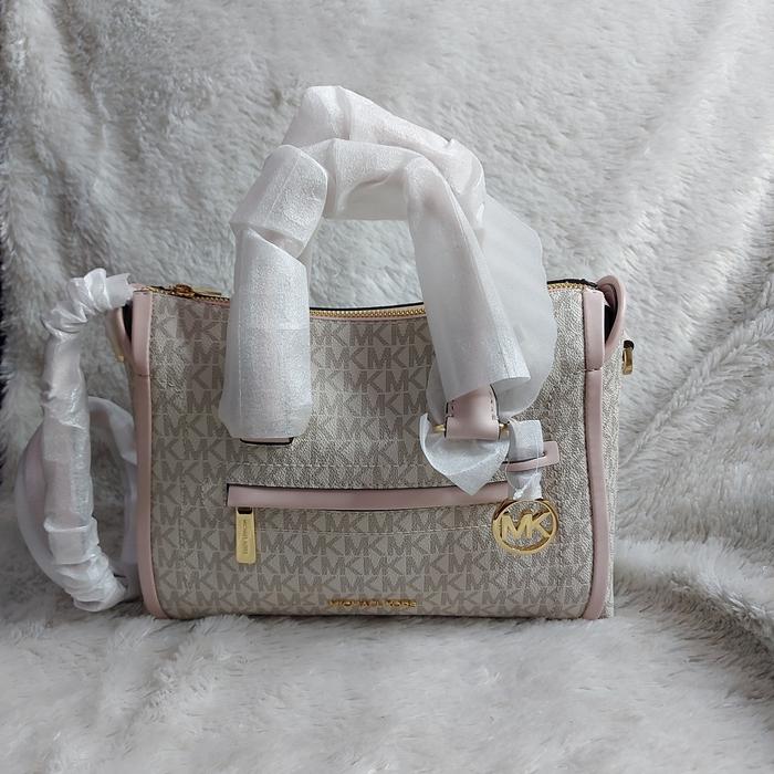 TAS WANITA MK KORS CARINE MEDIUM SATCHEL SIGNATURE VANILLA PINK