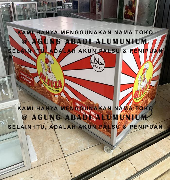 Meja dan etalase ayam fried chicken berikut stiker