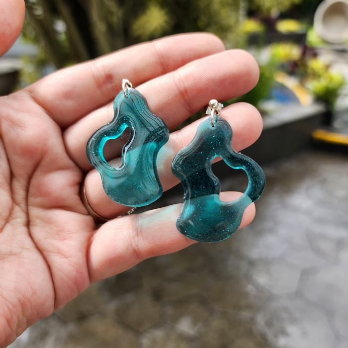 anting resin hijau model geode handmade