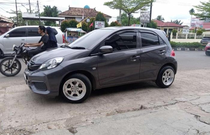 Paket Velg Celong Dan Ban Ring 15 HSR RUMOI Untuk Avanza Agya Brio