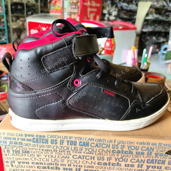 obral sepatu sekolah kerja main pria wanita kasogi hitam putih tinggi