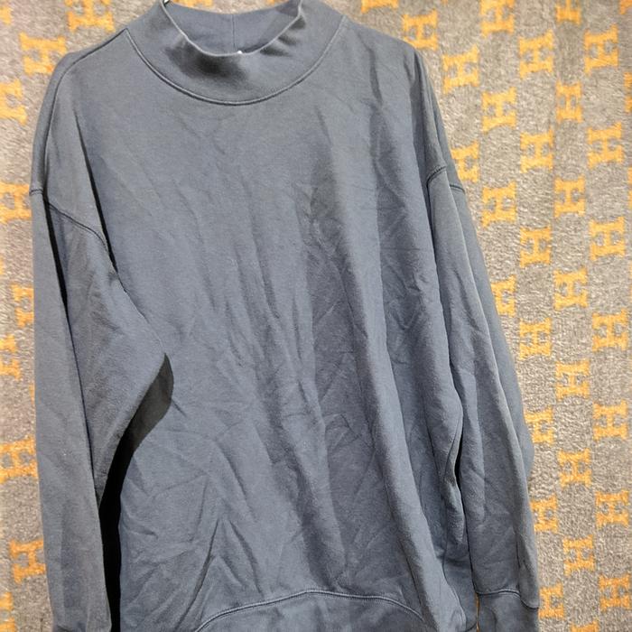 crewneck uniqlo biru tosca original second size XL lokal